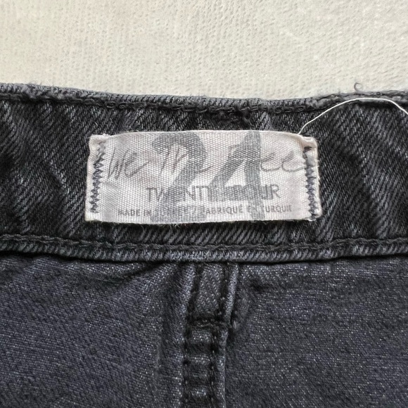 Free People Mini Jean Skirt We The Free Raw Hem Solid Black Denim Size 24 - Picture 3 of 9